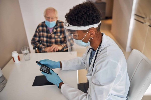 Formation continue pour les professionnels de la santé : Une approche globale